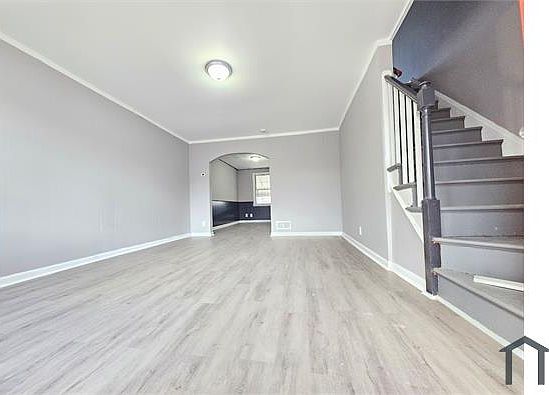 3rd image of 7842 Lockwood Rd
