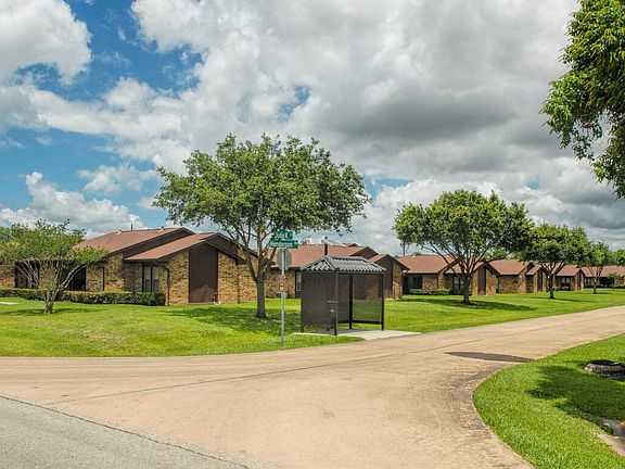 3rd image of 1749 E Henderson Rd #1749