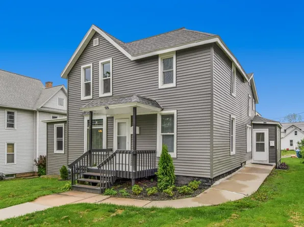 309 2nd St, Baraboo, WI 53913