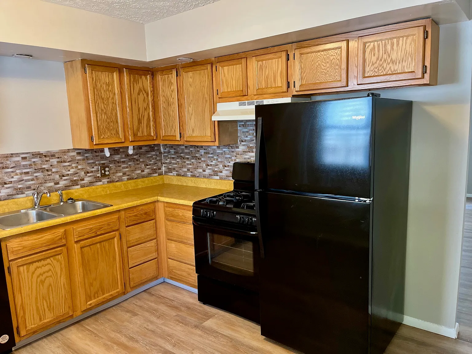 2 bed, 1.5 bath, 1100 sqft, $1,100 — Photo 3