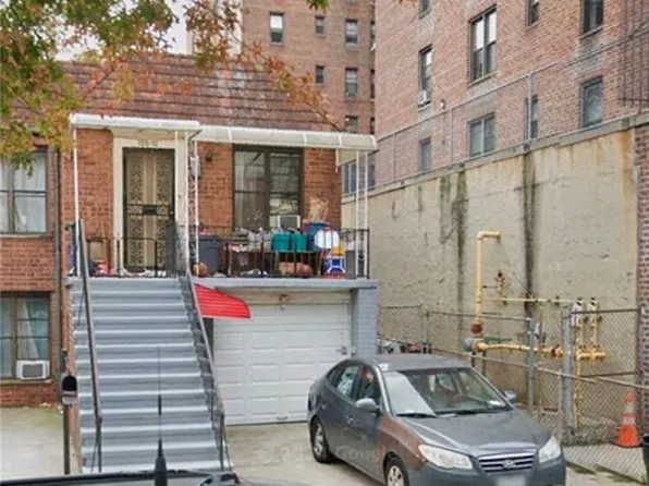 10816 63rd Ave, Forest Hills, NY 11375
