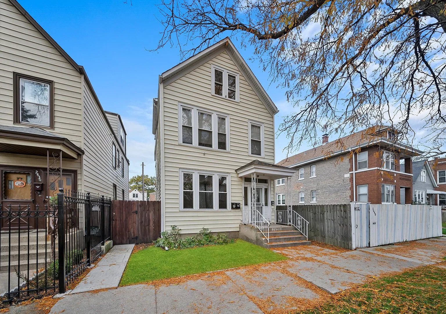 2438 N Lorel Ave — Photo 1