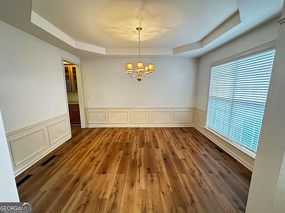 4th image of 711 Hexham Ct