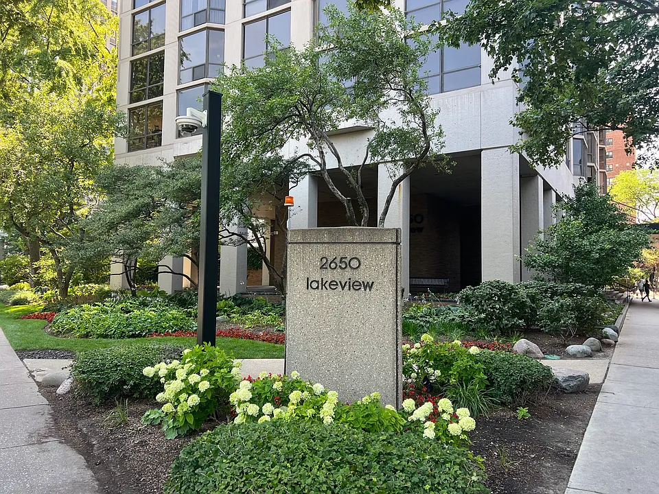 2650 N Lakeview Ave #3708