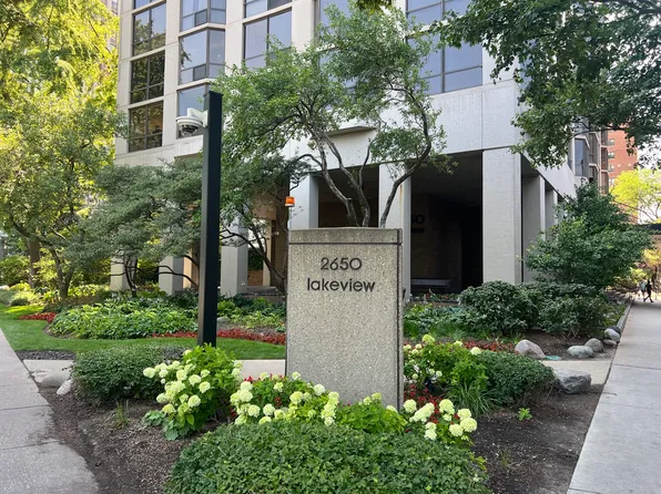 2650 N Lakeview Ave APT 3708, Chicago, IL 60614