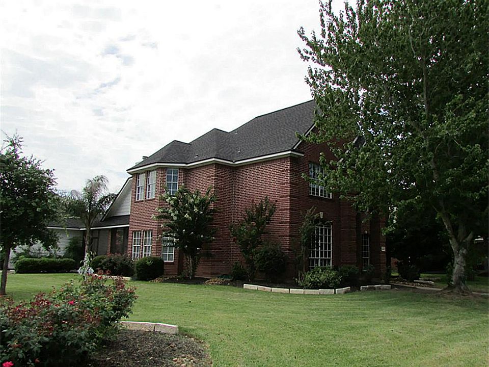 1st image of 301 Rosemary Ln