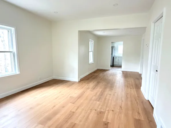 4151 Bluestone Rd, Cleveland Heights, OH 44121