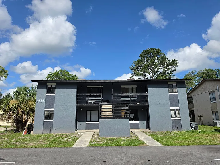 2526 S Oak Ave — Photo 25