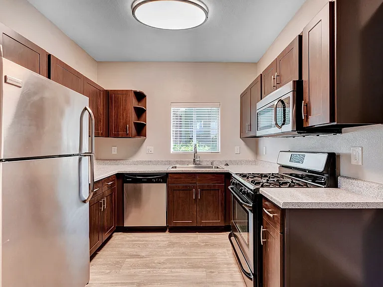 Horizon Ridge Apartments — Photo 10