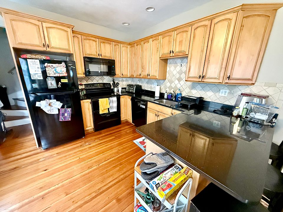 1st image of 38 Tower St Floor 2