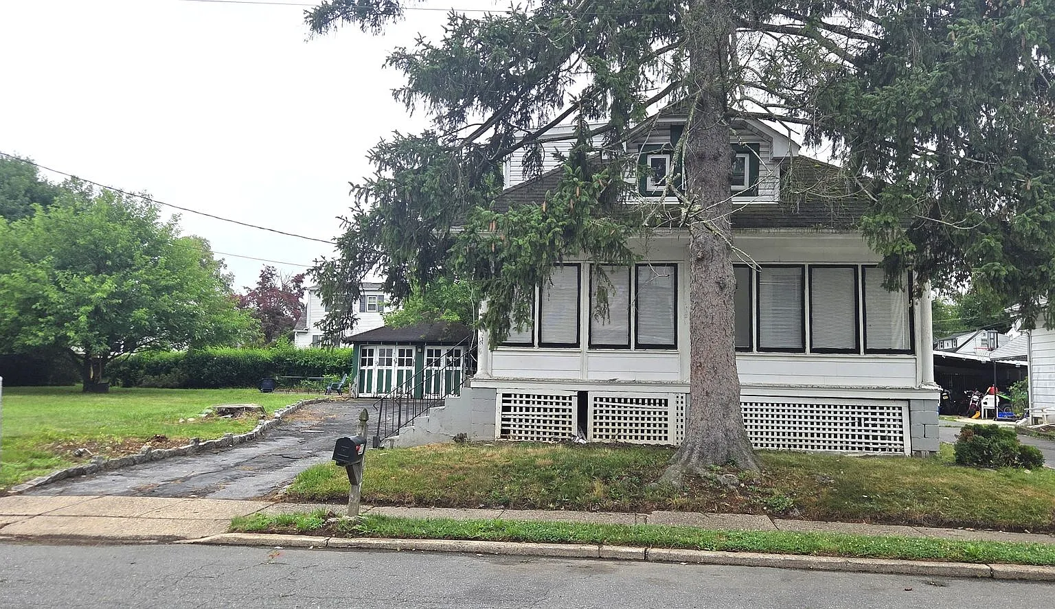 "Spacious 5BR Home Near TCNJ Large Yard & Flexible Living!" — Photo 3