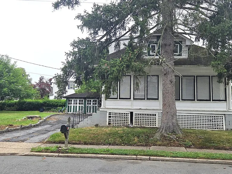 117 Browning Ave — Photo 3