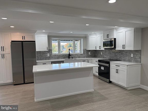 2nd image of 453 Walnut Dr