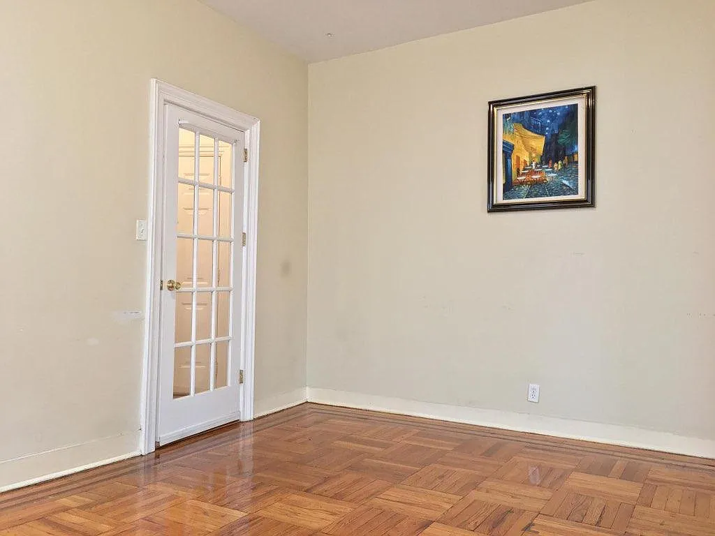 2321 63rd St APT 1F photo 1
