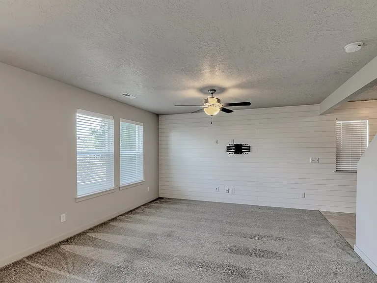 7505 S Foremast Ave — Photo 6