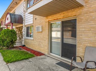 501 Carlysle Dr APT 9, Clarendon Hills, IL 60514