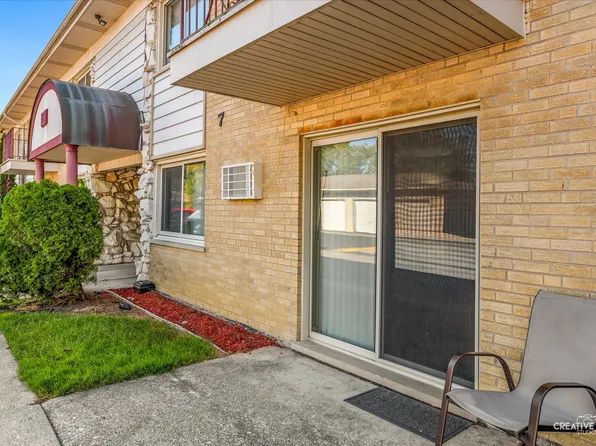 501 Carlysle Dr APT 9, Clarendon Hills, IL 60514