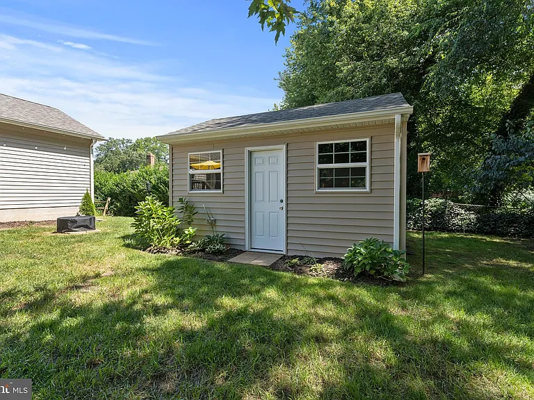305 Cedar Ln — Photo 29