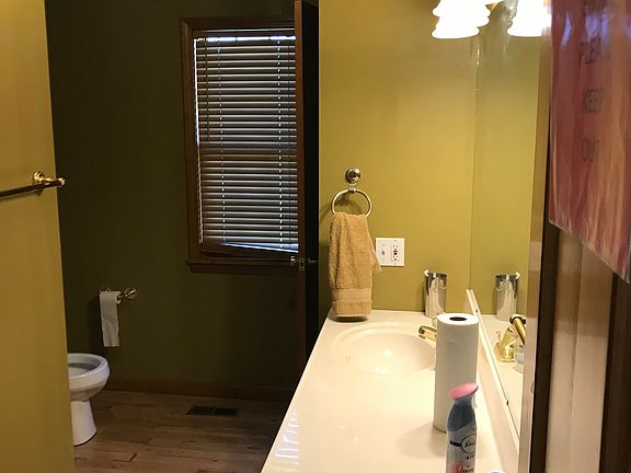 Main bathroom 