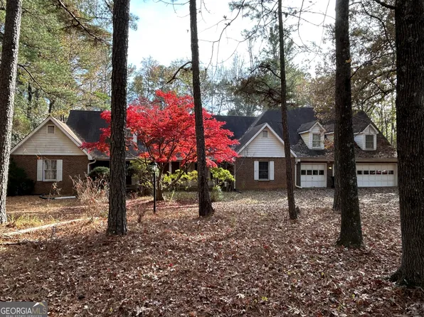 135 Melody Ln, Fayetteville, GA 30215