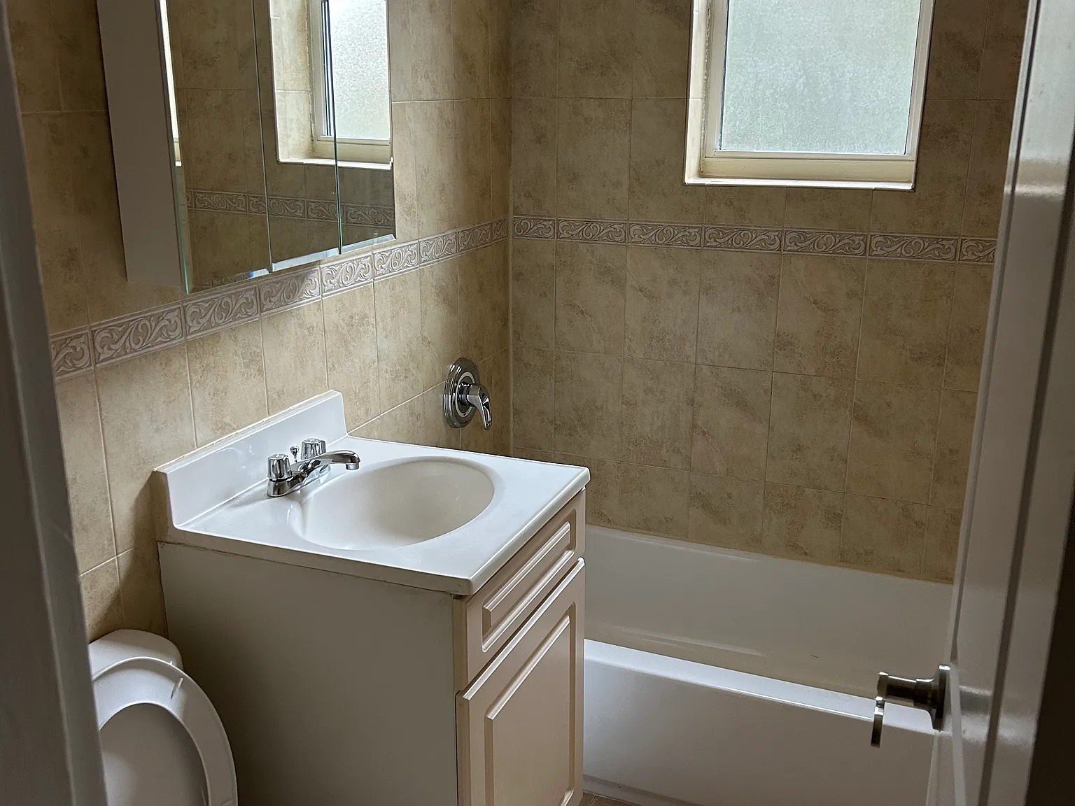 2 bed, 1.5 bath, 1100 sqft, $2,800 — Photo 4