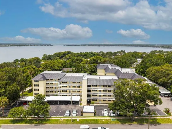 101 N Grandview St APT 205, Mount Dora, FL 32757