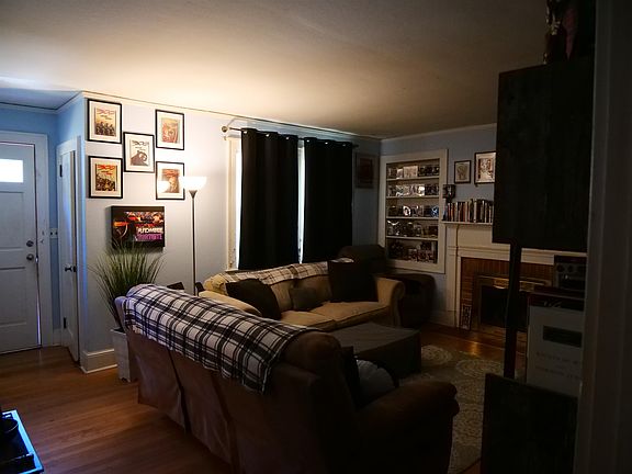 5th image of 1713 Oak St.