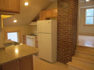 33 1/2 Loomis St, Burlington, VT 05401