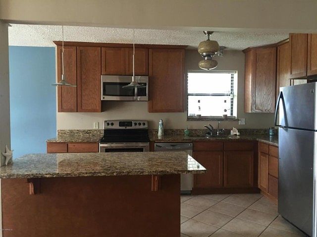 1st image of 446 6th Ave S