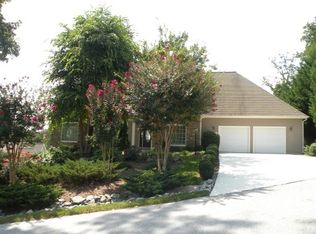 2313 Pommel Rd, Hendersonville, NC 28791