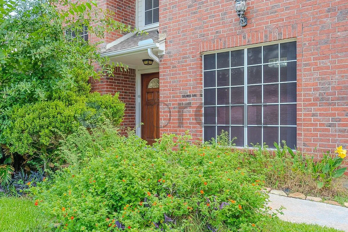 3 bed, 2.5 bath, 1548 sqft, $1,805 — Photo 2