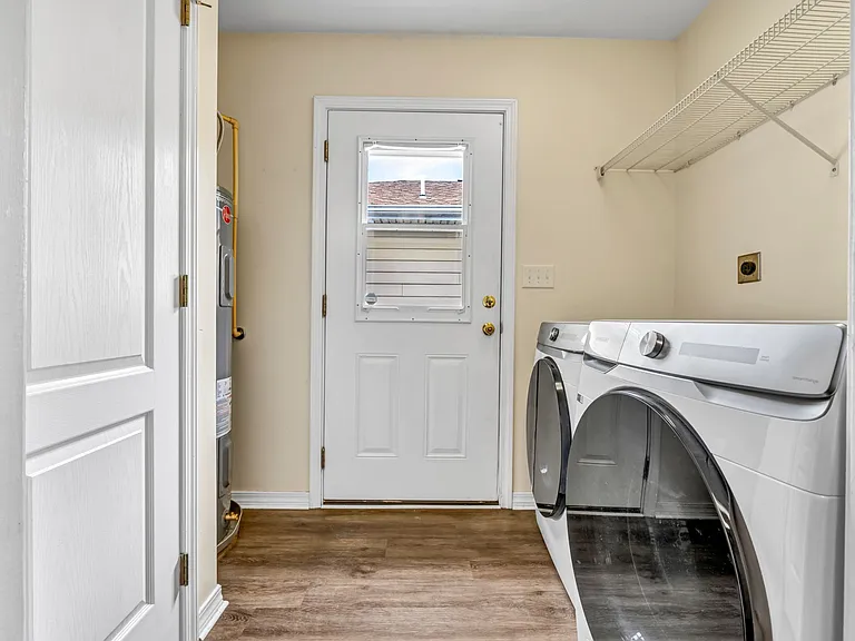 110 Methodist Ave SE #D — Photo 23