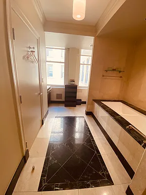 Rented by Metropolis Real Estate of Manhattan | media 7