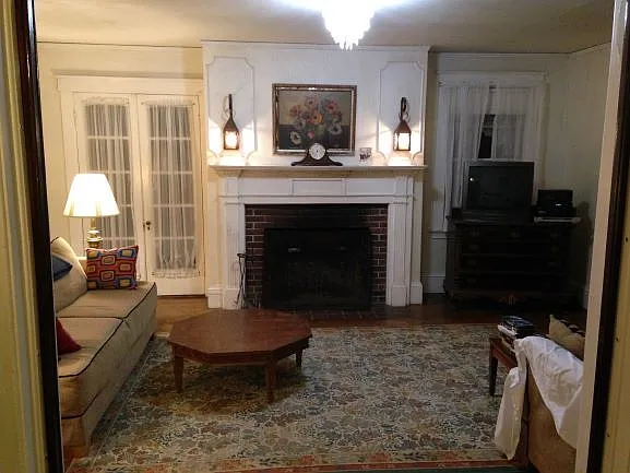 5 bed, 2.5 bath, 2696 sqft, $3,800 — Photo 2