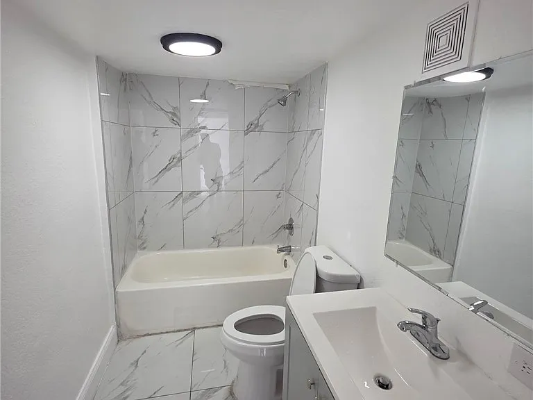 420 Fairfax Dr #5 — Photo 4