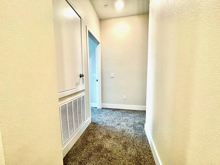 1692 Enterprise Dr — Photo 57
