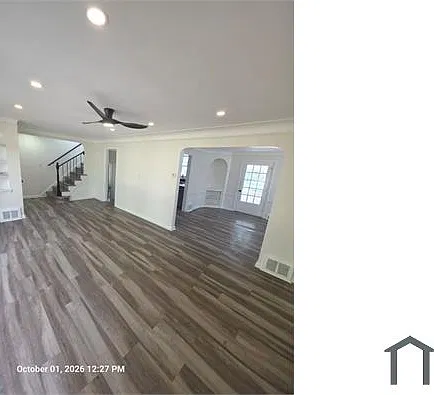 3 bed, $1,900 — Photo 2