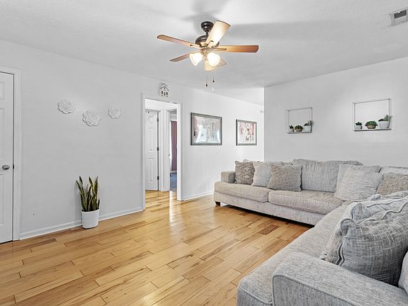 4th image of 206 Alysheba Ct