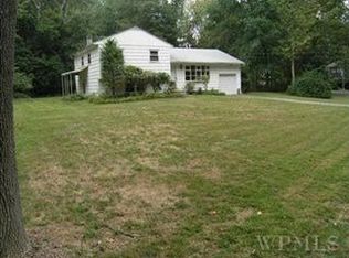 41 Woodfield Rd, Katonah, NY 10536