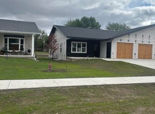 615 7th St, Sheldon, IA 51201