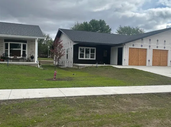 615 7th St, Sheldon, IA 51201