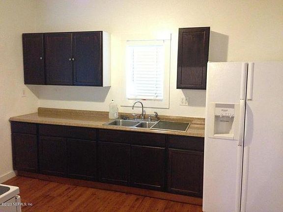 3rd image of 3201 Phyllis St