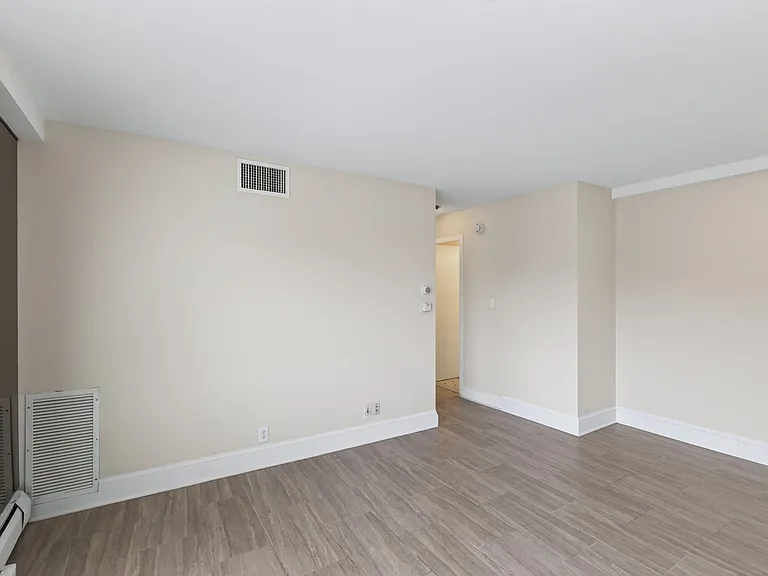 2915 W 50th St — Photo 16