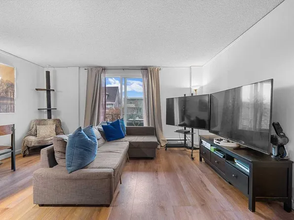 2111 E 14th St SW #202, Calgary, AB T2T 3T2