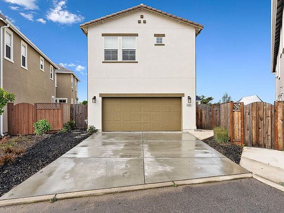 3rd image of 463 Marina Heights Dr