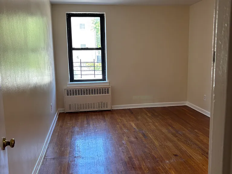 747 E 226th St #1E — Photo 3