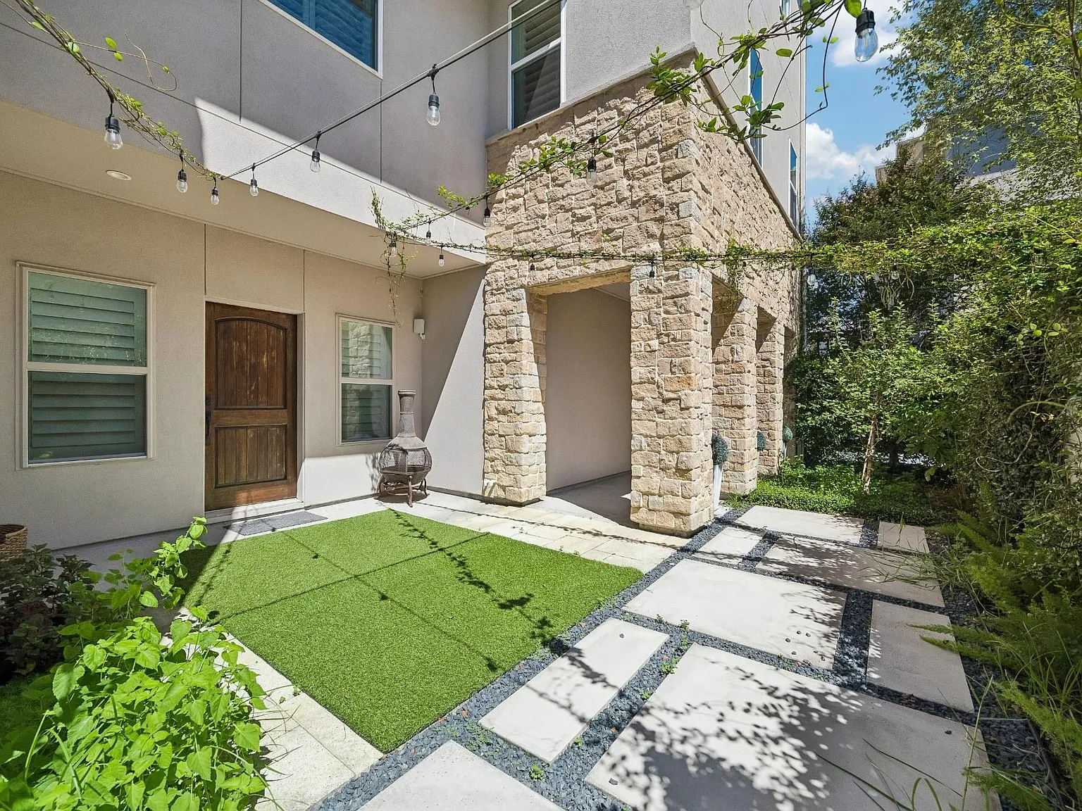 3 bed, 3.5 bath, 2705 sqft, $3,950 — Photo 3