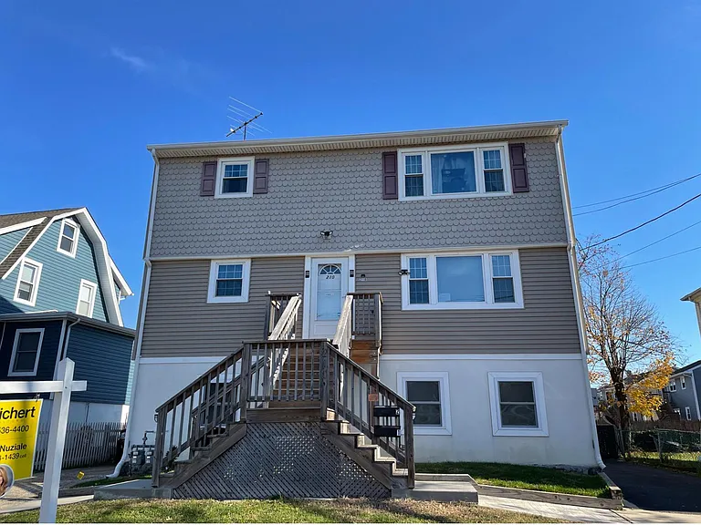 210 Carr Ave — Photo 1