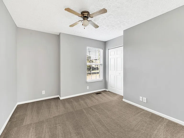 121 Deer Ridge Ln — Photo 43