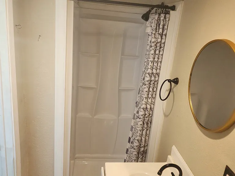 5234 Roswell St — Photo 6